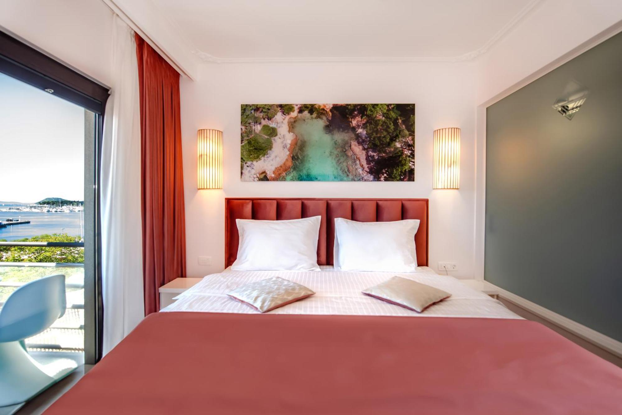 Luxe Hotel