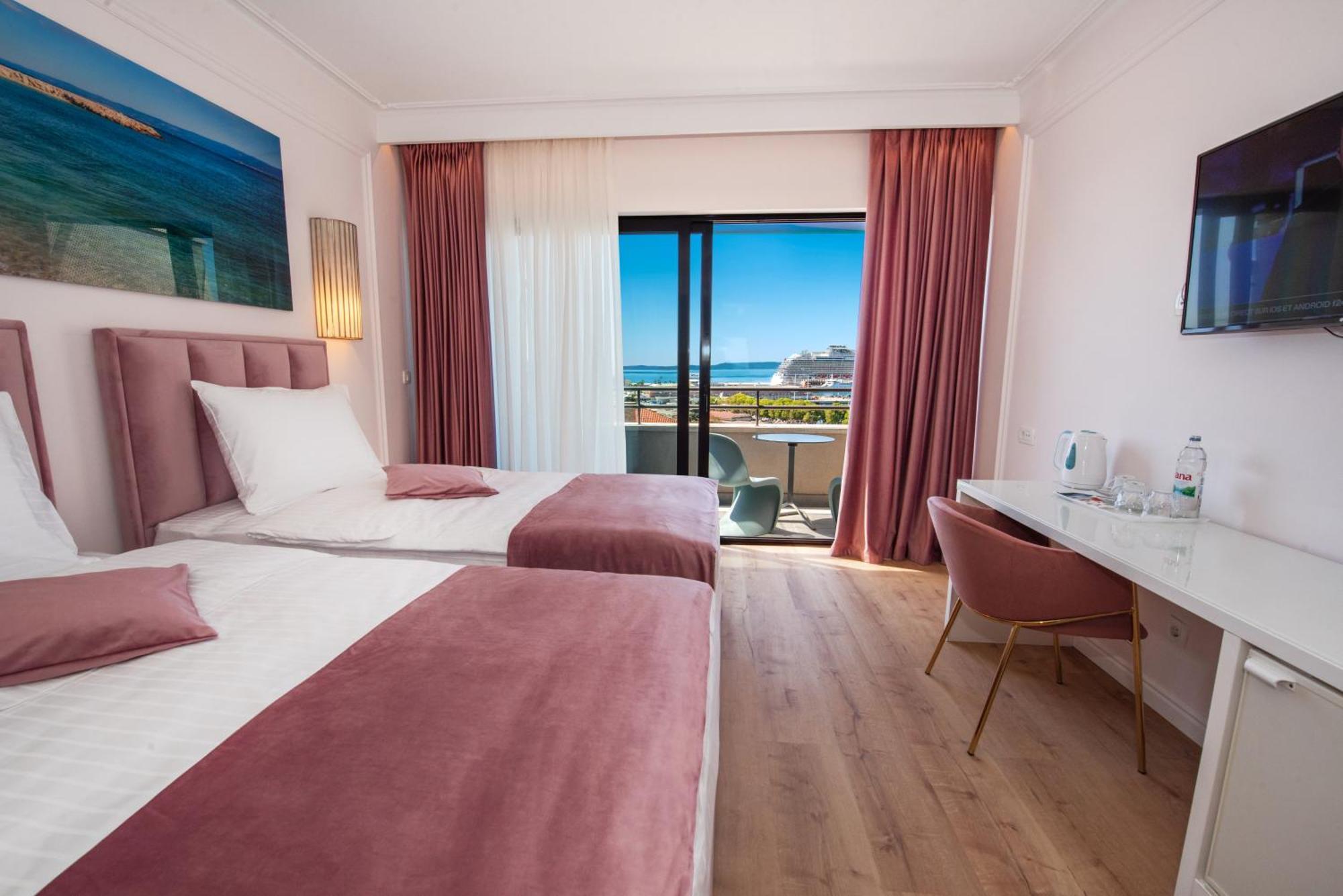 Luxe Hotel 4*